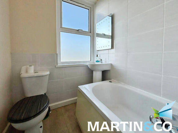 2 bed End of Terrace to rent Image 12