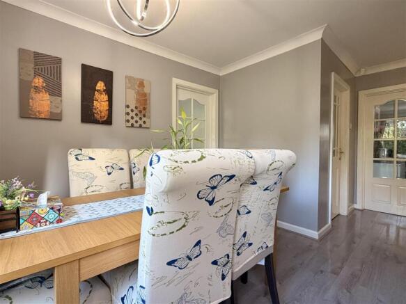 4 bed Detached to rent Image 12
