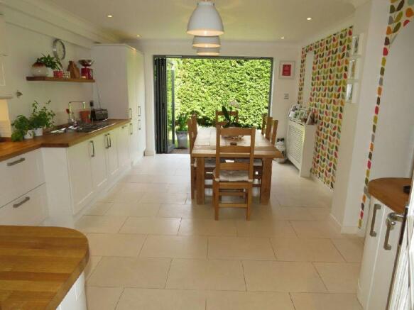 Kitchen/Breakfast/Fa