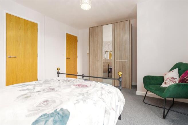 2 bed Apartment for sale Image 12