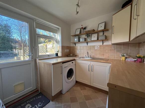 3 bed Semi-Detached for sale Image 8