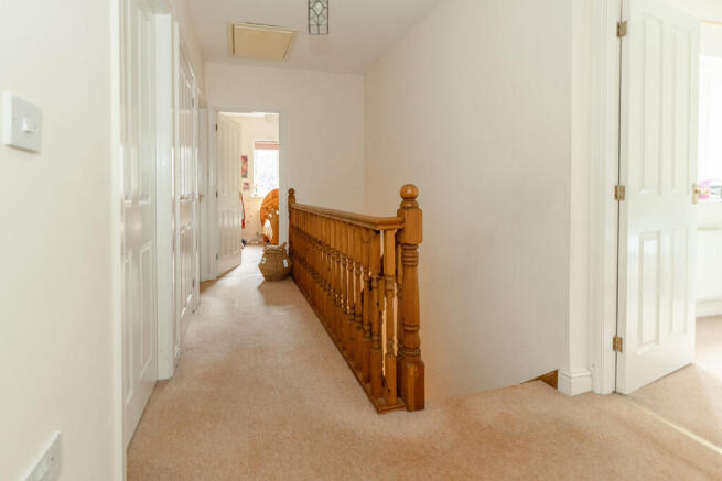 4 bed Link Detached House for sale Image 9