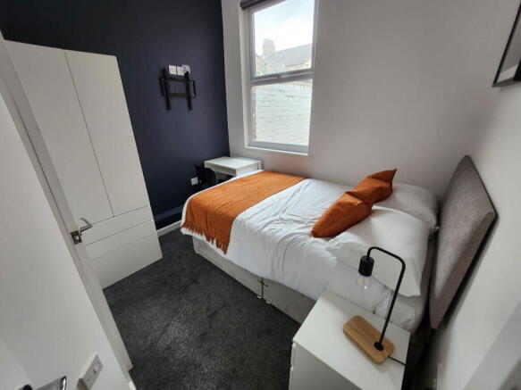 4 bed House of Multiple Occupation to rent Image 6