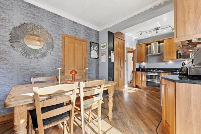 5 bed Semi-Detached for sale Image 9
