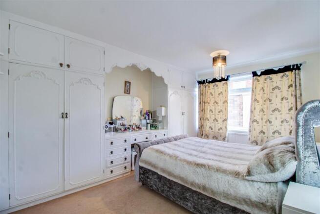 3 bed Semi-Detached Bungalow for sale Image 6