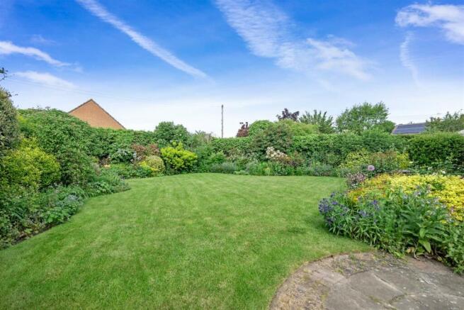 4 Manor Court - Garden (brochure).jpg