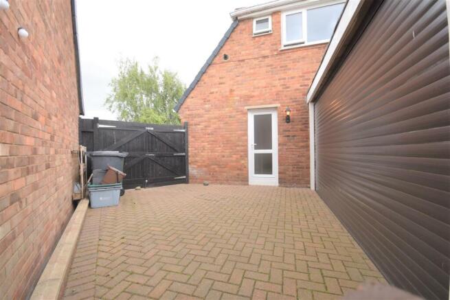 Garage/Driveway
