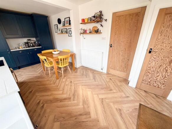 3 bed Semi-Detached for sale Image 4