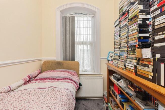 5 bed Semi-Detached for sale Image 10