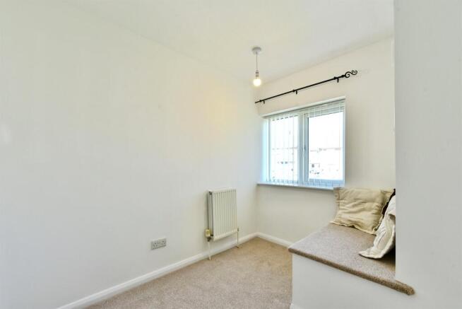 3 bed Terraced for sale Image 11