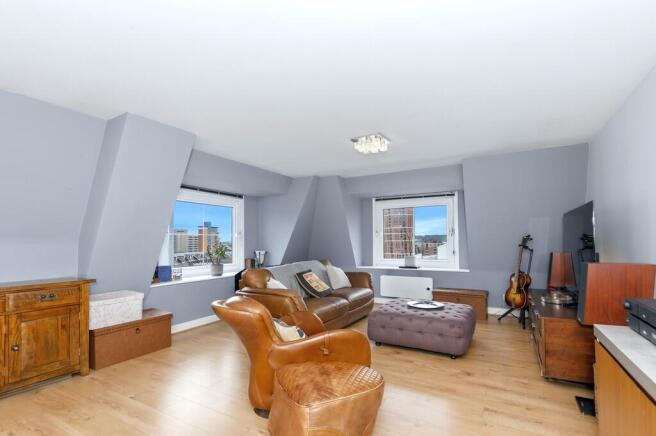 3 bed Apartment for sale Image 2