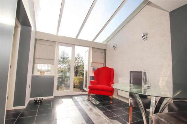FITTED KITCHEN / DINING ROOM