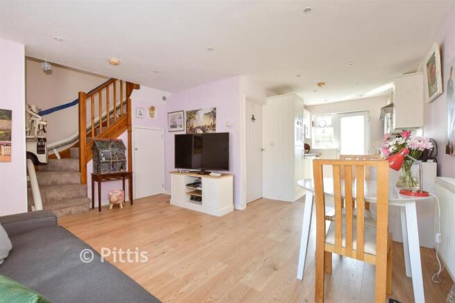 Lounge/Dining Area