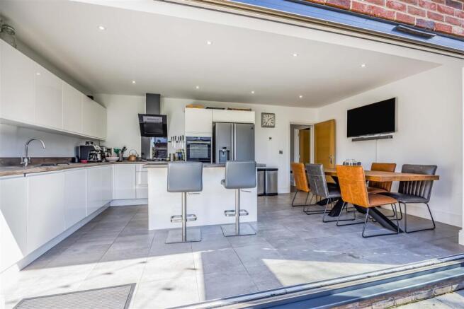 3 Dunkirk Rise, Southbourne-Small-PorticoMarketing