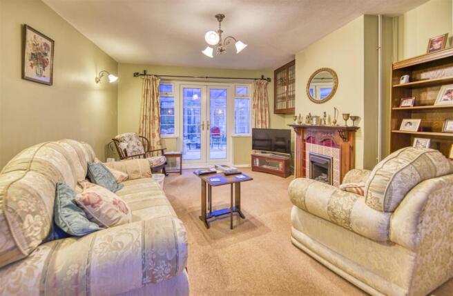 2 Living Room.jpg