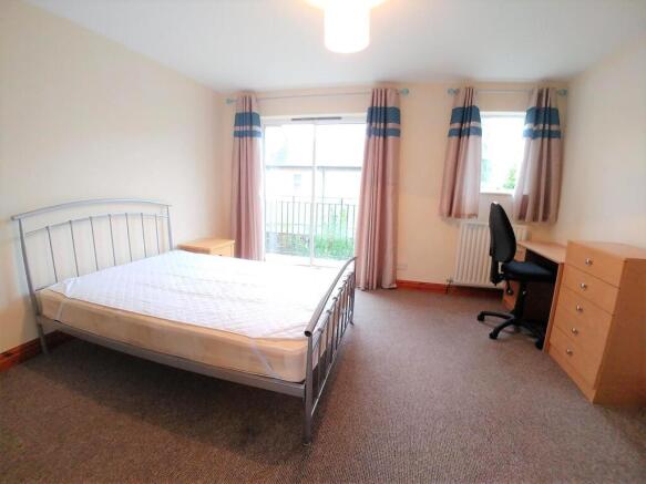 8 bed1.jpg