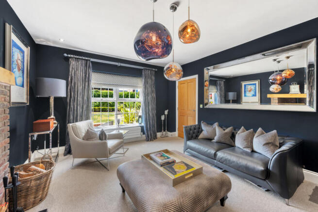 5 bed Detached for sale Image 9