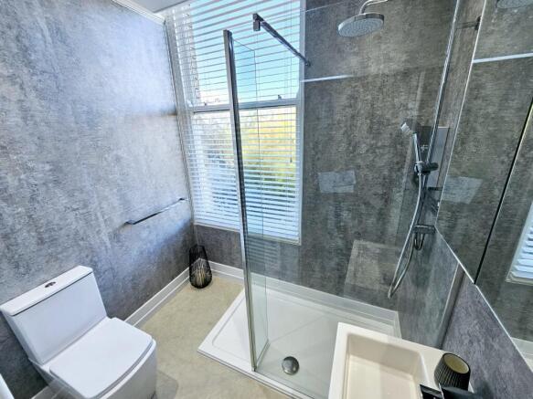 2 bed Flat for sale Image 5