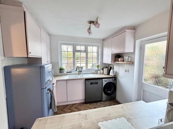 4. Kitchen.jpg
