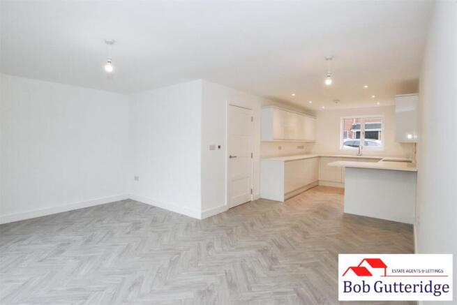 LUXURY "L" SHAPED OPEN PLAN FITTED KITCHEN/DINER/L