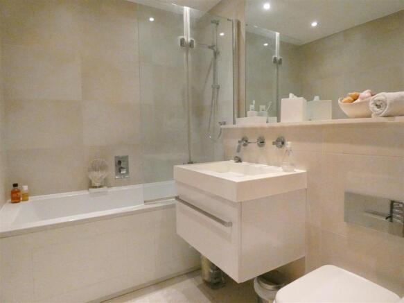 Family Bathroom: