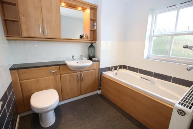 EN-SUITE BATHROOM