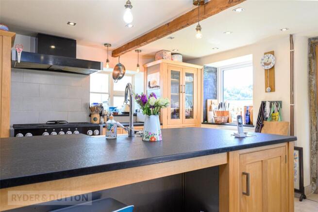 4 bed Semi-Detached for sale Image 6