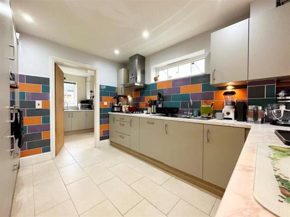Kitchen1.jpg