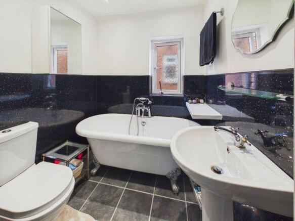 3 bed Semi-Detached for sale Image 8