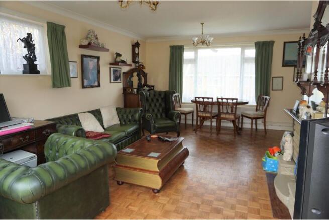 Lounge/Dining Room