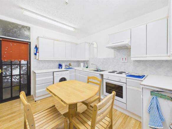 1 bed Flat for sale Image 5