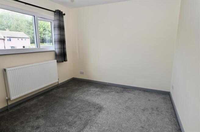 2 bed Terraced to rent Image 6
