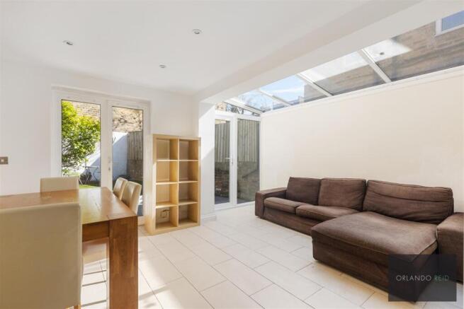 Flat A, 101 Dalyell Road SW9 9UT-4.jpg