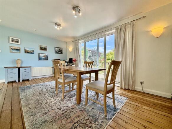 4 bed Detached for sale Image 10
