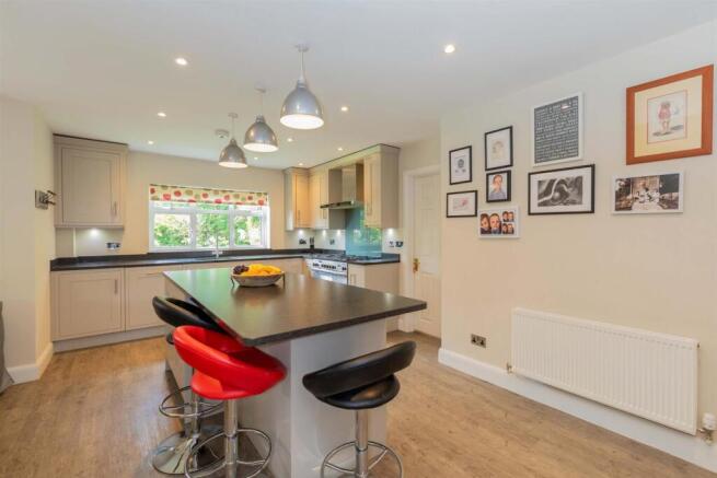 Altwood Close, Maidenhead photo 4