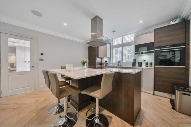 1294943-22-6835e1a1edb4a