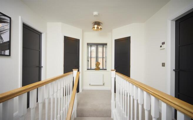 4 bed Detached for sale Image 9