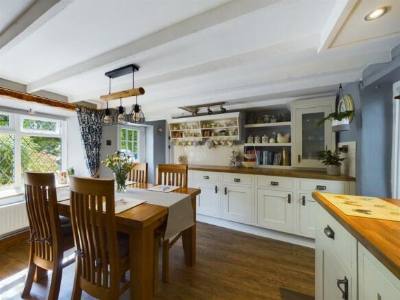 Kitchen 2.jpg