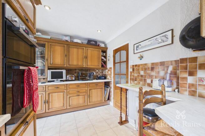 3 bed Semi-Detached for sale Image 6