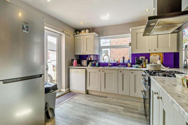3 bed Semi-Detached for sale Image 6