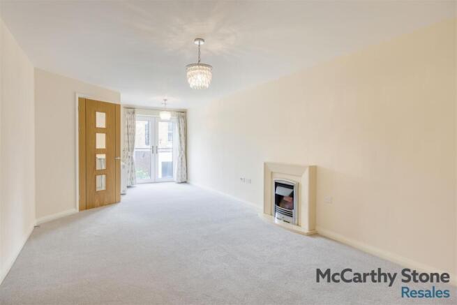 8690740-interior06.jpg