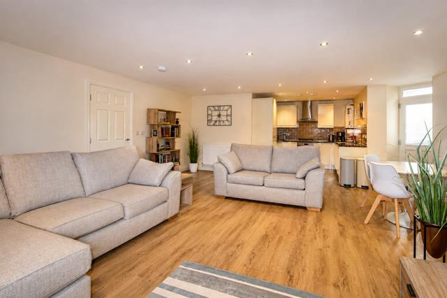 1 bed Apartment to rent Image 2