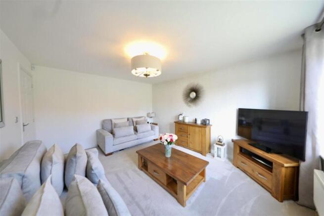 4 bed Detached for sale Image 8