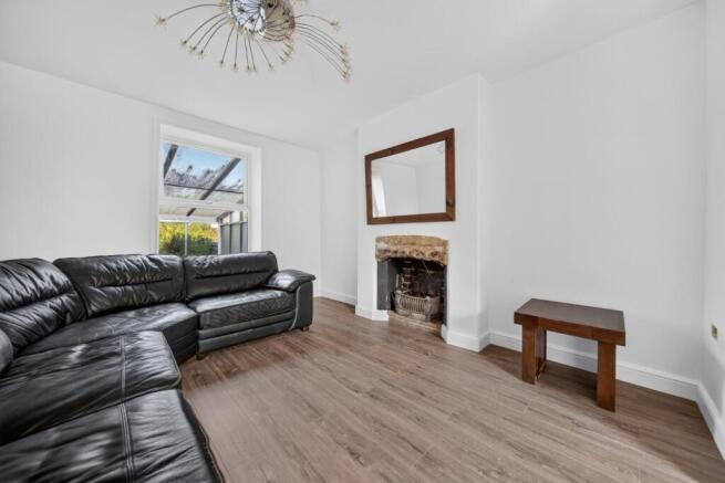 4 bed Detached for sale Image 11