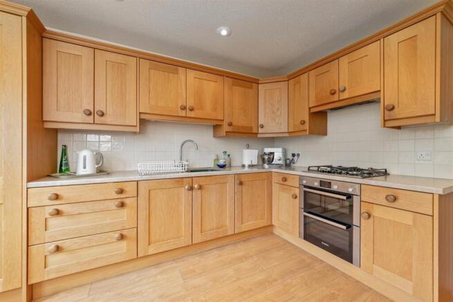 Ash Grove, Wheathampstead, St. Albans photo 4