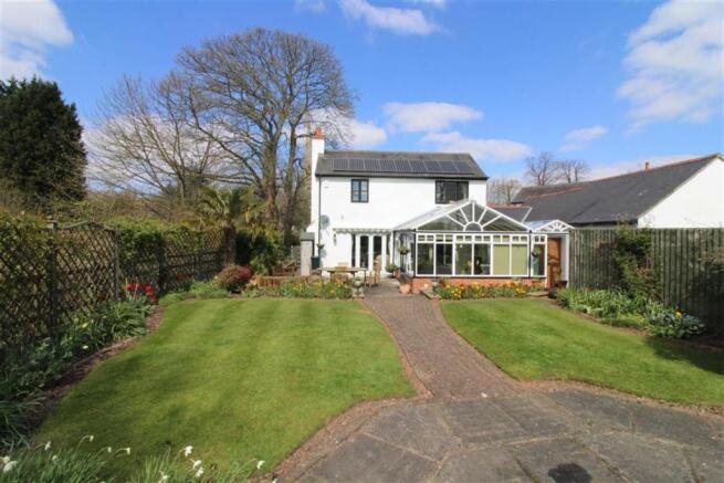 LANDSCAPED REAR GARDEN