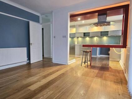 St. Margarets Road, 7 mins walk Richmond