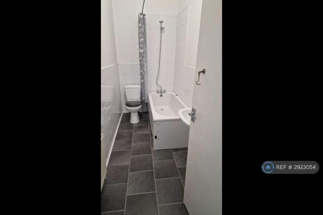 2 bed Flat to rent Image 12