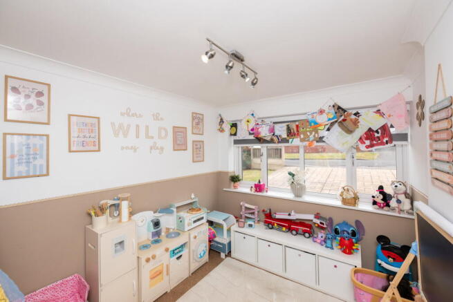 4 bed Detached for sale Image 10
