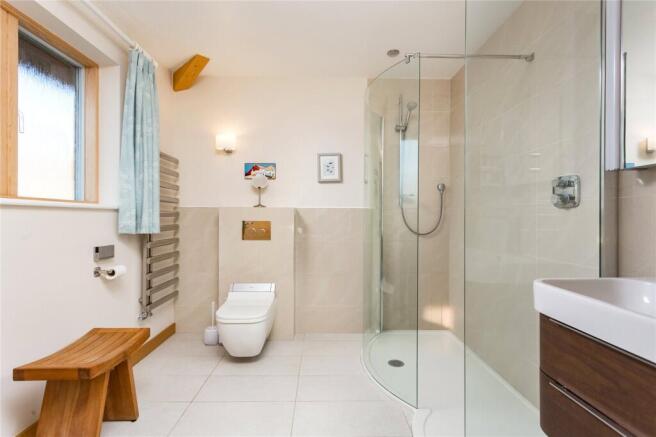 4 bed Detached for sale Image 8